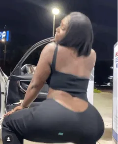big ass twerking in a very sexy outfit with no panties!! loving it!!!