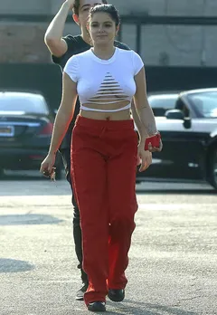 ariel winter flashing underboob