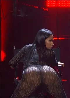 minaj twerking lika a pro