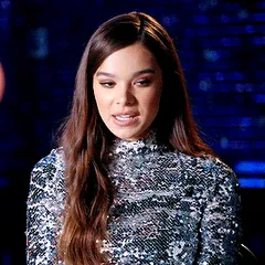 hailee seinfeld  silver dress