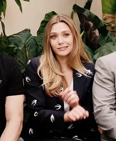 sexy blonde elizabeth olsen