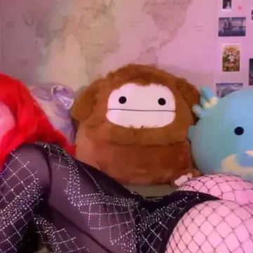 Request: Pretty streamer loves cumming on cam