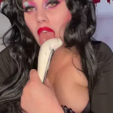 Request: Gorgeous BBW fucks her pussy