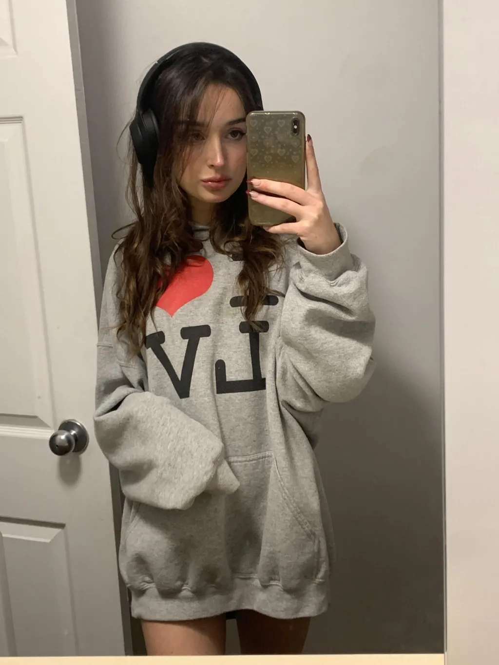 HOTBABE AMATEUR LEAKS NAUGHTY PETITE TIKTOKER BABE960