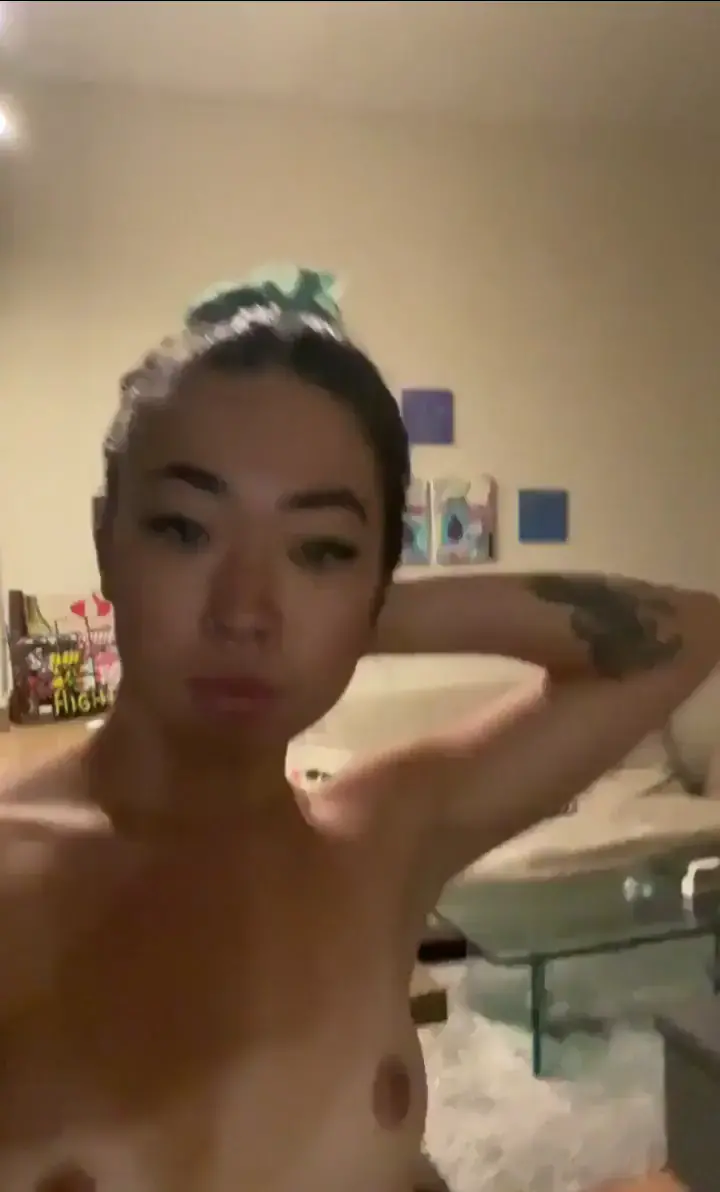 ASIAN AMATEUR LEAKS NAUGHTY AND WILD ABG BABE872