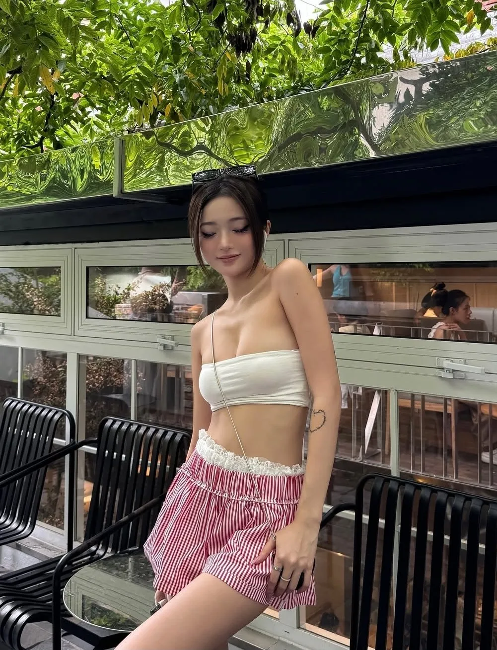 ASIAN AMATEUR LEAKS RAVE GIRL RIDING MASSIVE DILDO BABE907