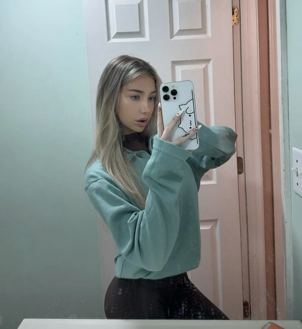 HOTBABE AMATEUR LEAKS PRETTY GIRL FLEXING PINK PUSSY BABE749