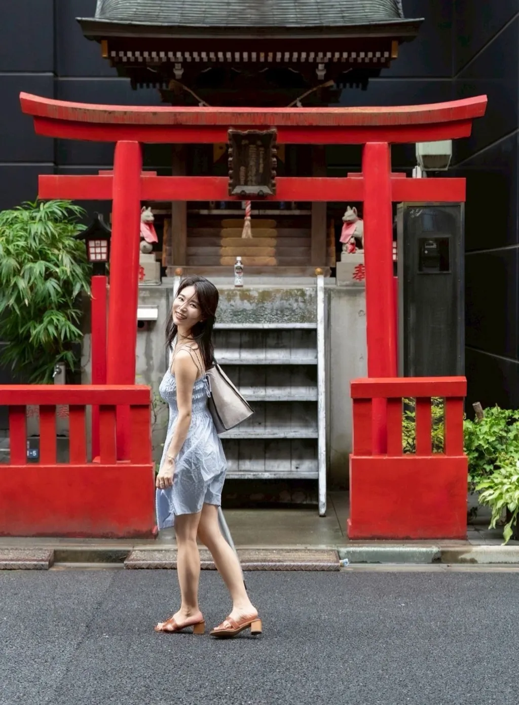 ASIAN AMATEUR LEAKS TAKING MASSIVE BBC DEEP BABE933