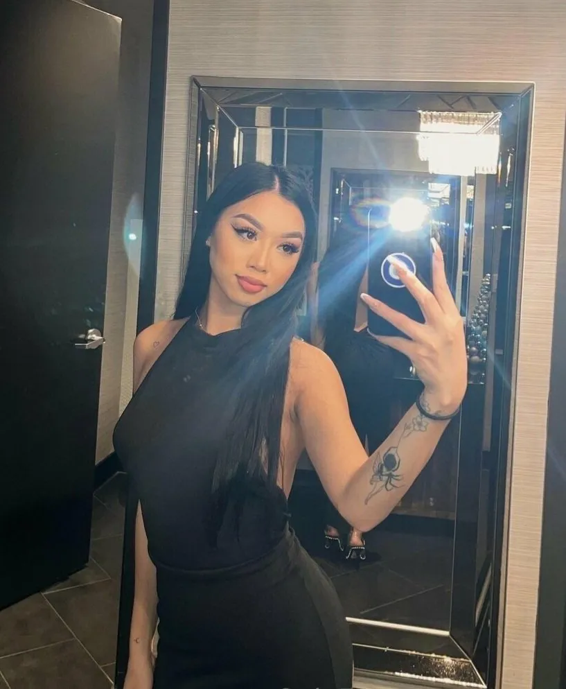 ASIAN AMATEUR LEAKS ABG TAKING BIG WHITE DICK BABE939