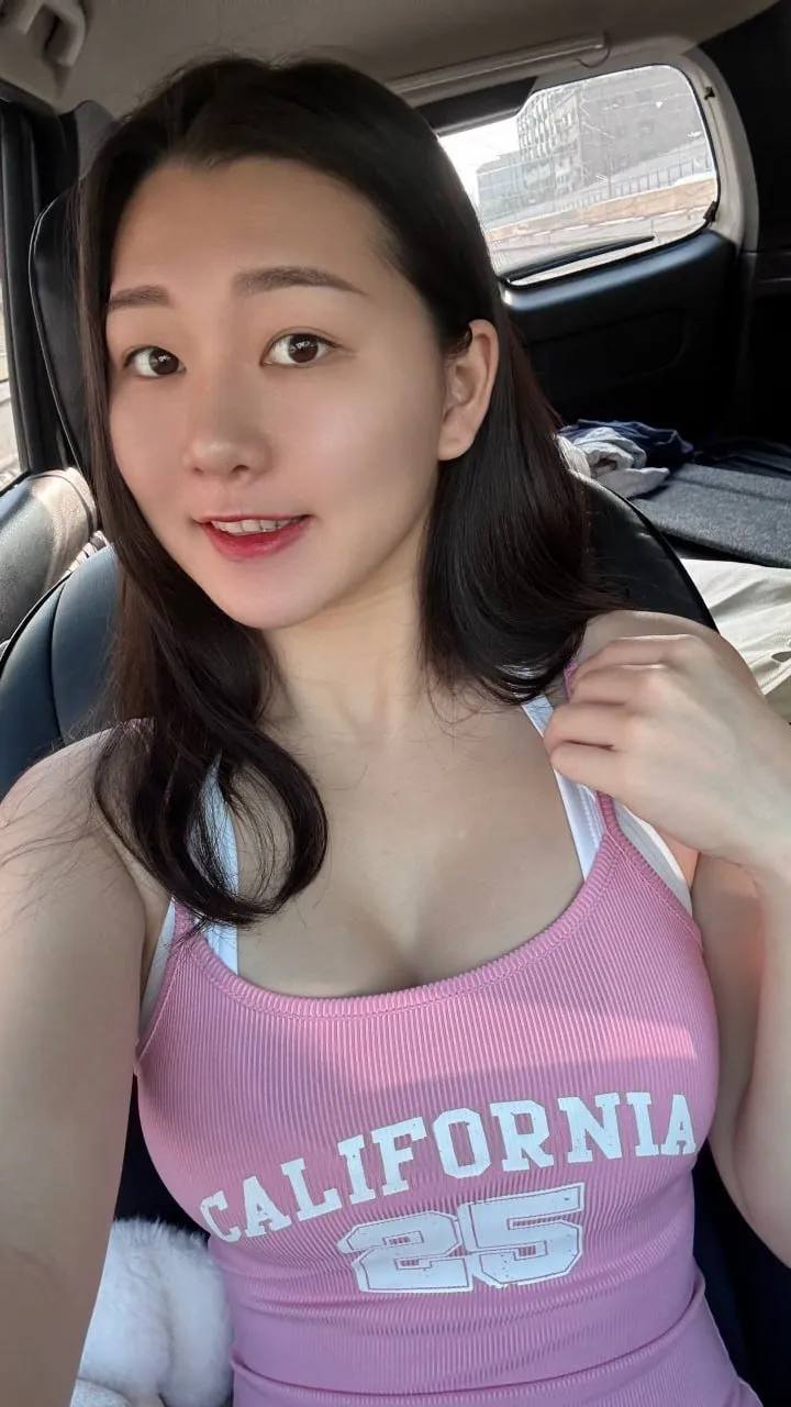 ASIAN AMATEUR LEAKS NAUGHTY ABG FLEXING TINY PUSSY BABE984